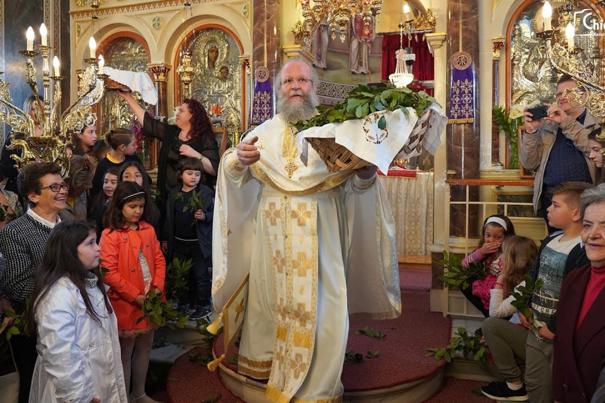 Χίος: Πρώτη Ανάσταση – Ο ιπτάμενος ιερέας κλέβει για άλλη μια φορά την παράσταση