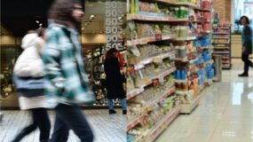 Μεγάλο Σάββατο: Πώς θα λειτουργήσουν  σήμερα καταστήματα και σούπερ μάρκετ – Το ωράριο των ΜΜΜ