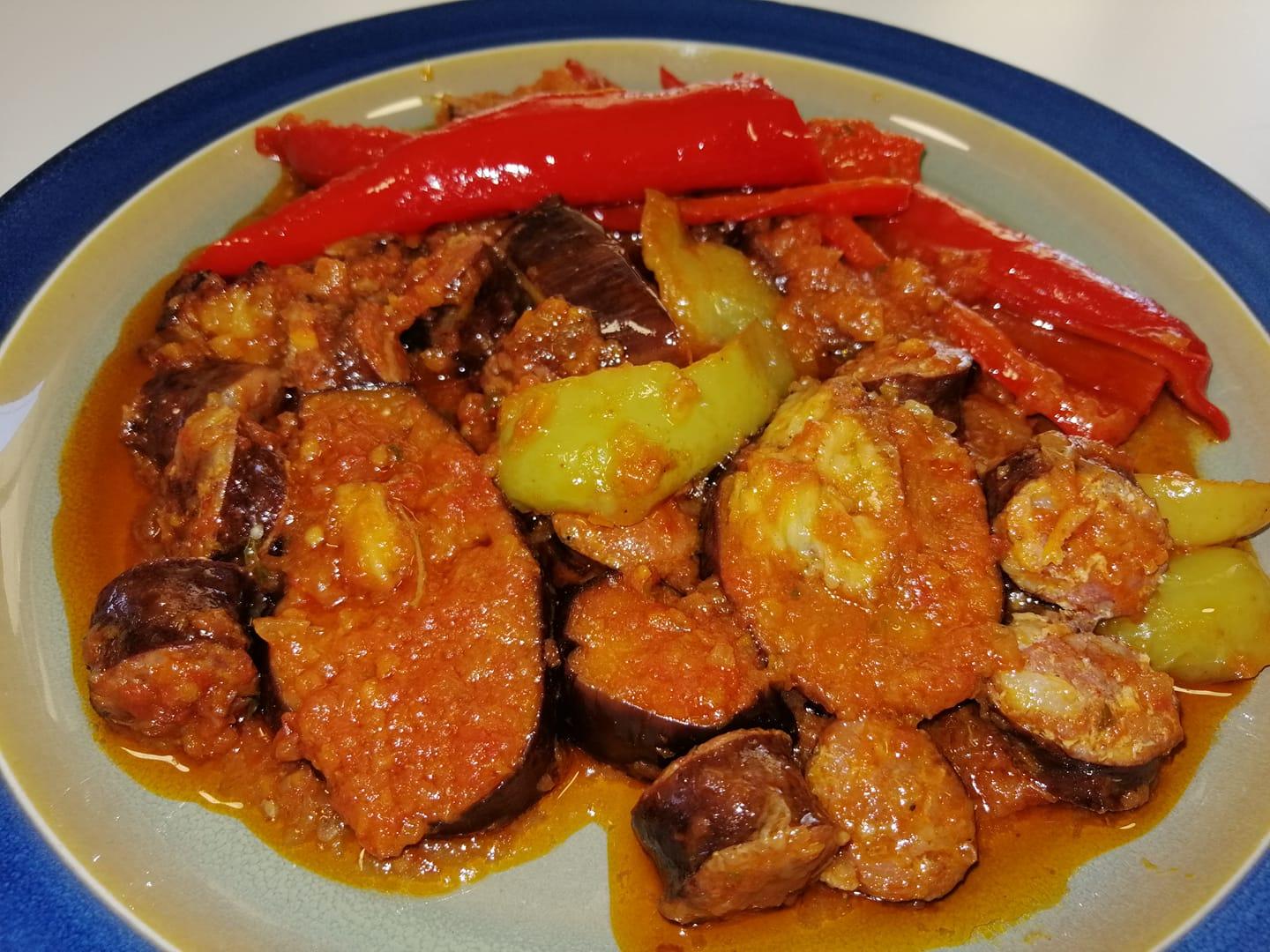 μελιτζάνες-με-πιπεριές-και-λουκάνικα-συνταγή- μελιτζάνες-με-πιπεριές-και-λουκάνικα-συνταγή-