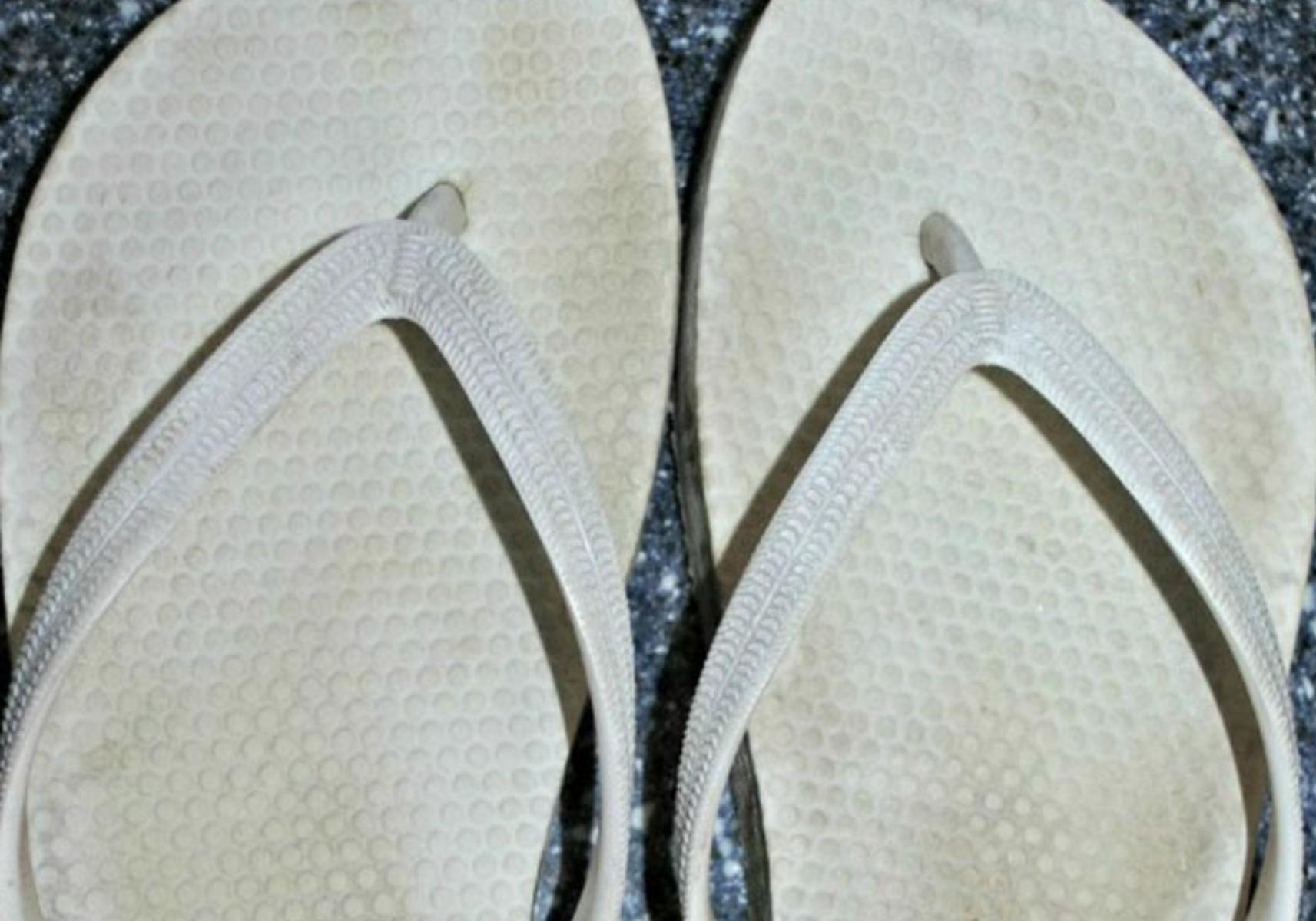 Βρώμικες και στημένες σαγιονάρες: Πως να τις καθαρίσετε ανάλογα με το υλικό τους  