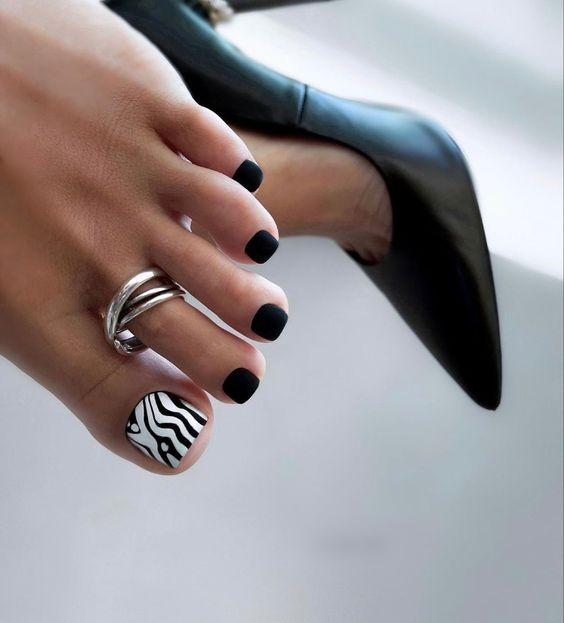 μαύρο-πεντικιούρ-με-ρίγες-ιδέες- μαύρο-πεντικιούρ-με-ρίγες-ιδέες-