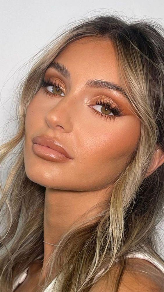 lip gloss-με-περίγραμμα-το-Καλοκαίρι 2024-ιδέες- lip gloss-με-περίγραμμα-το-Καλοκαίρι 2024-ιδέες-