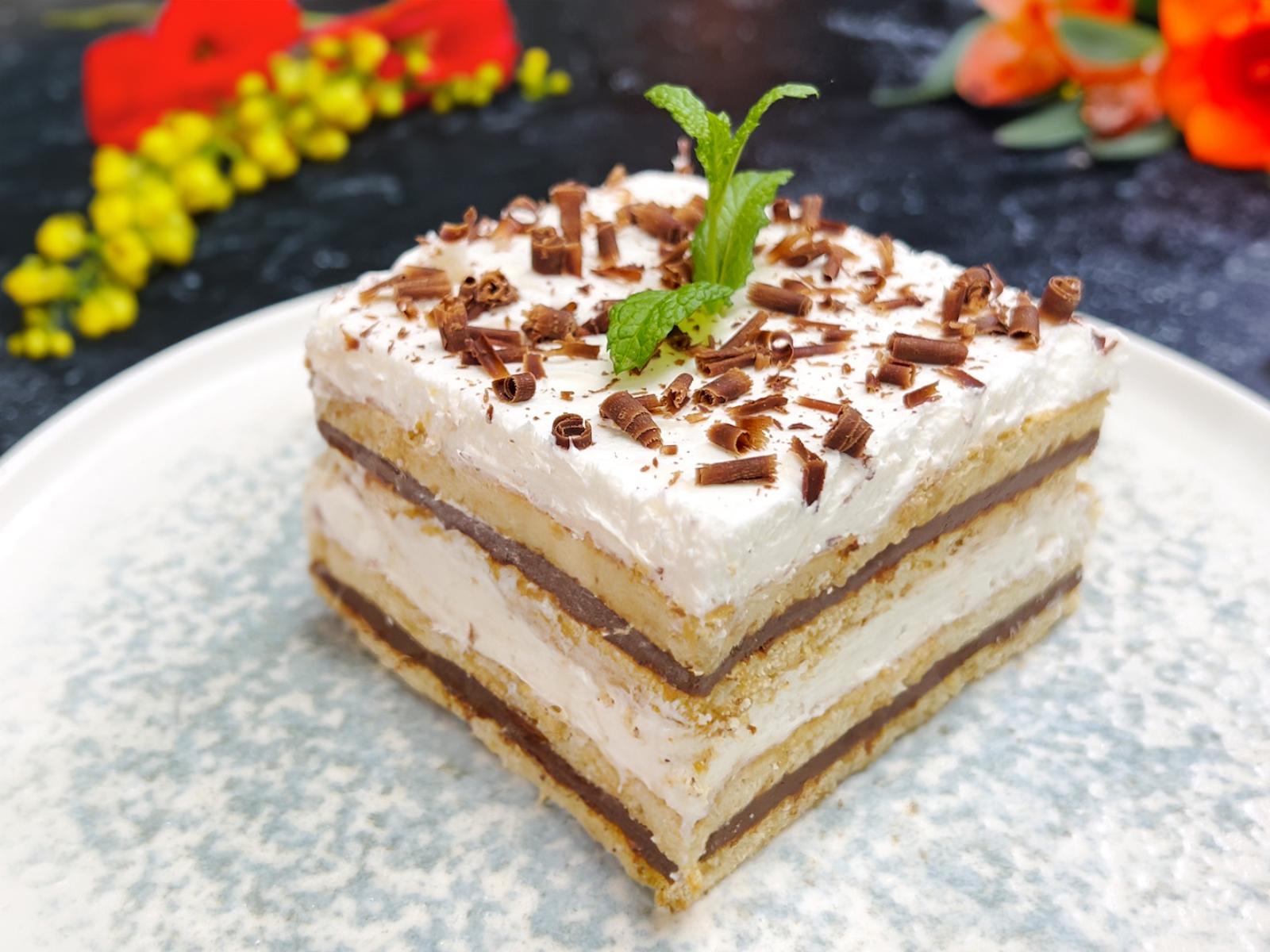 Μπισκοτόγλυκο με βελούδινη κρέμα