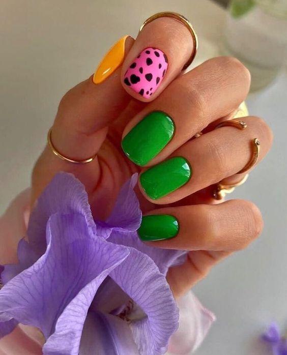 πράσινα-νύχια-με-funky σχέδια-ιδέες- πράσινα-νύχια-με-funky σχέδια-ιδέες-