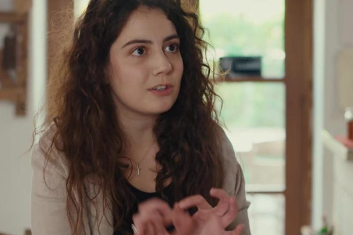 Η Γη της Ελιάς: Ο Κουράκος έξαλλος με Αννα και Πότη τους συλλαμβάνει ξανά