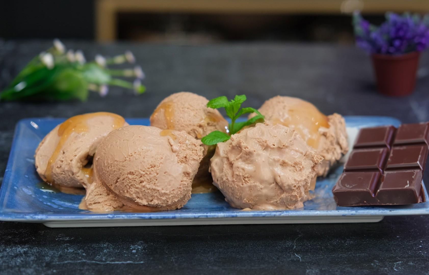 μαλακό-παγωτό-πραλίνα-σοκολάτα-συνταγή-