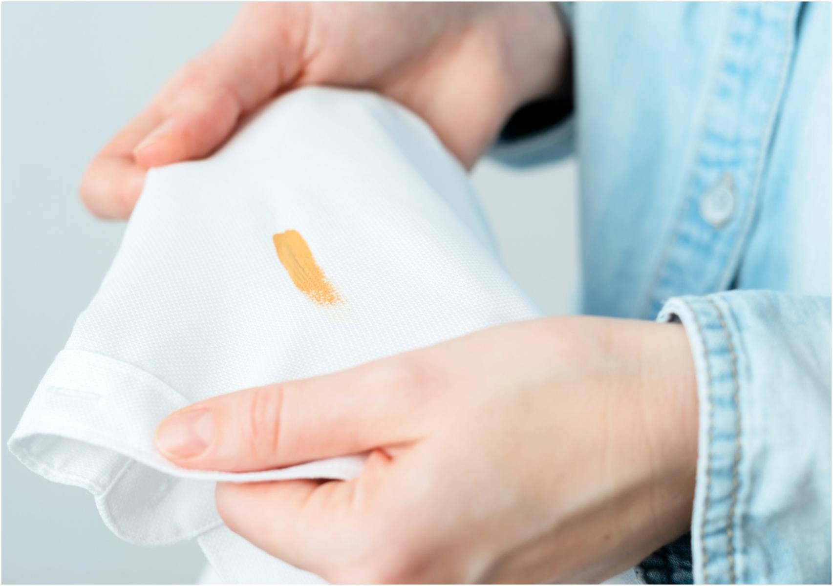 Καφέ και κίτρινα σημάδια στα ρούχα σας από make up: Κάντε τα ξανά σαν καινούρια χωρίς να ξεθωριάσουν