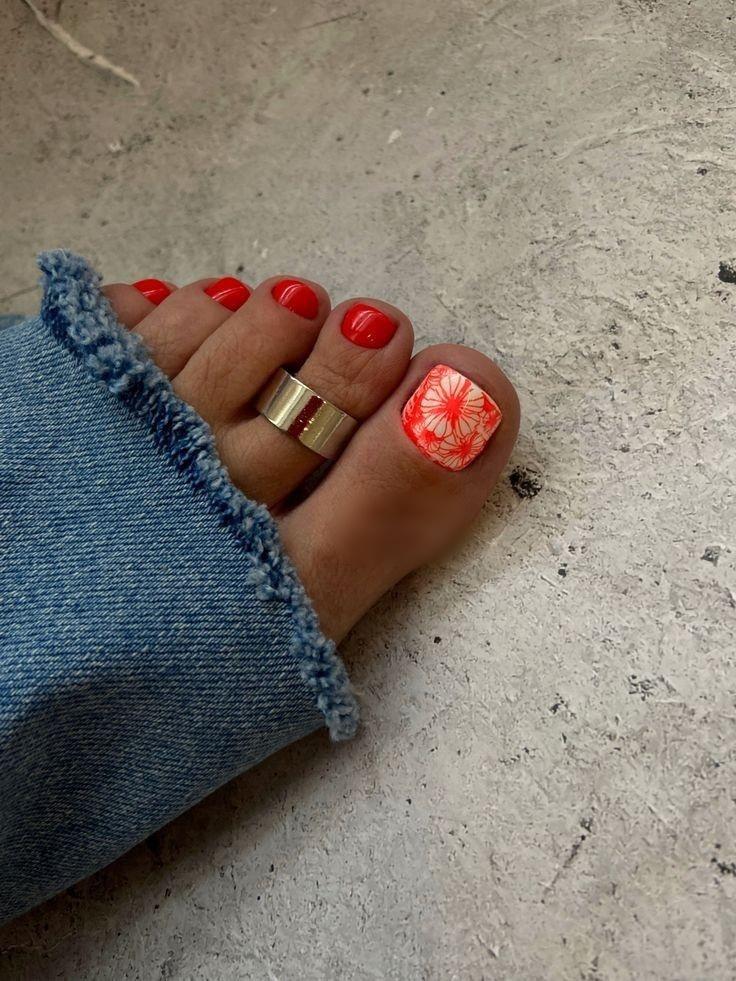 ιδέες για κόκκινο πεντικιούρ-με-λουλούδια-Καλοκαίρι 2024-