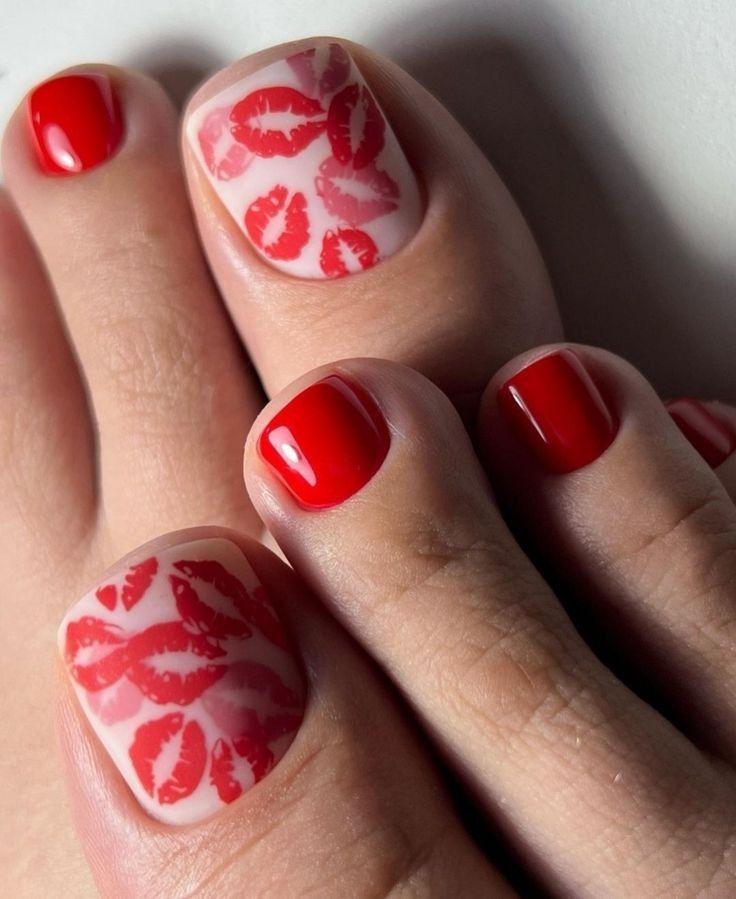 κόκκινο-πεντικιούρ-με-φιλάκια-ιδέες-