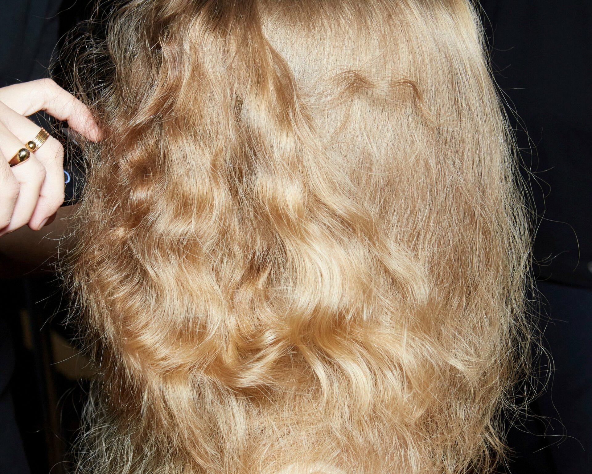 diy-κόλπα-για-να-μακρύνουμε-τα-μαλλιά-μας-στο-σπίτι-