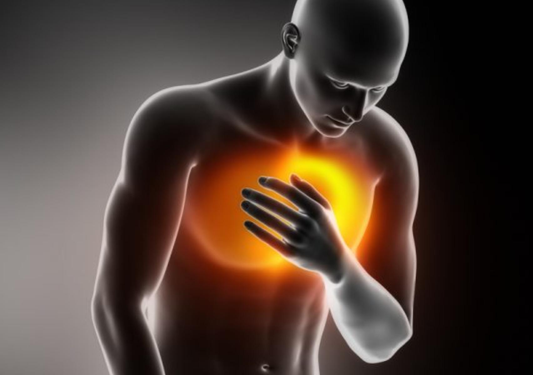 Πόνος στο στήθος δεξιά και στην πλάτη: Τι μπορεί να σημαίνει