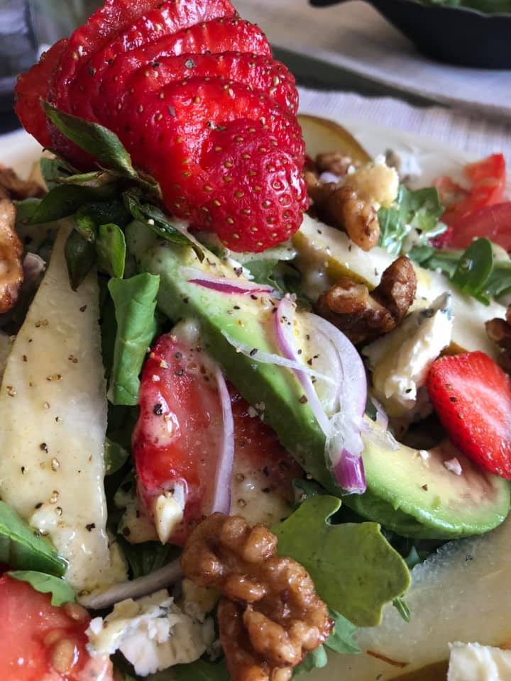 σαλάτα-με-αβοκάντο-φράουλες-και-ρόκα-συνταγή- σαλάτα-με-αβοκάντο-φράουλες-και-ρόκα-συνταγή-