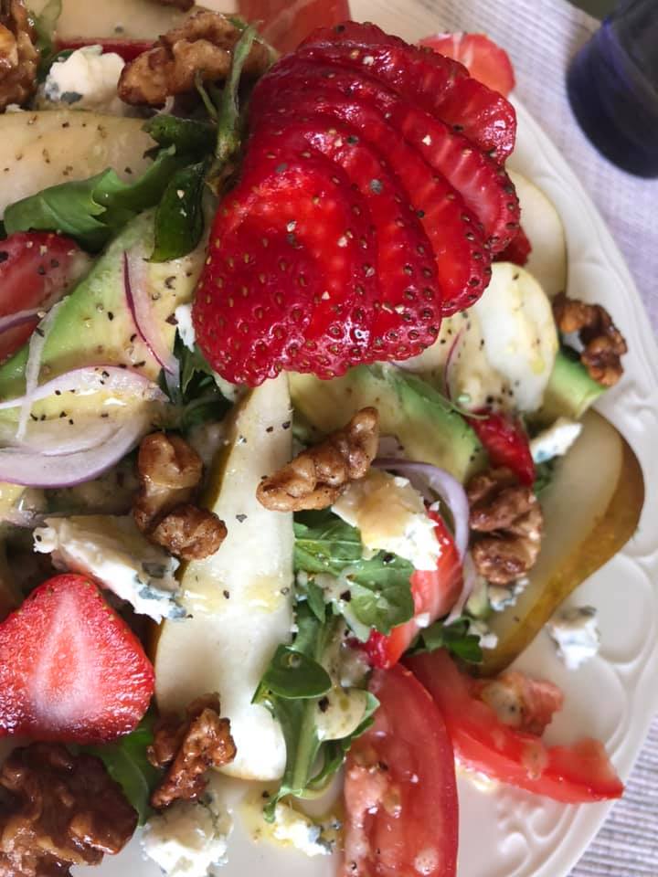 σαλάτα-με-αβοκάντο-φράουλες-και-ρόκα-συνταγή- σαλάτα-με-αβοκάντο-φράουλες-και-ρόκα-συνταγή-