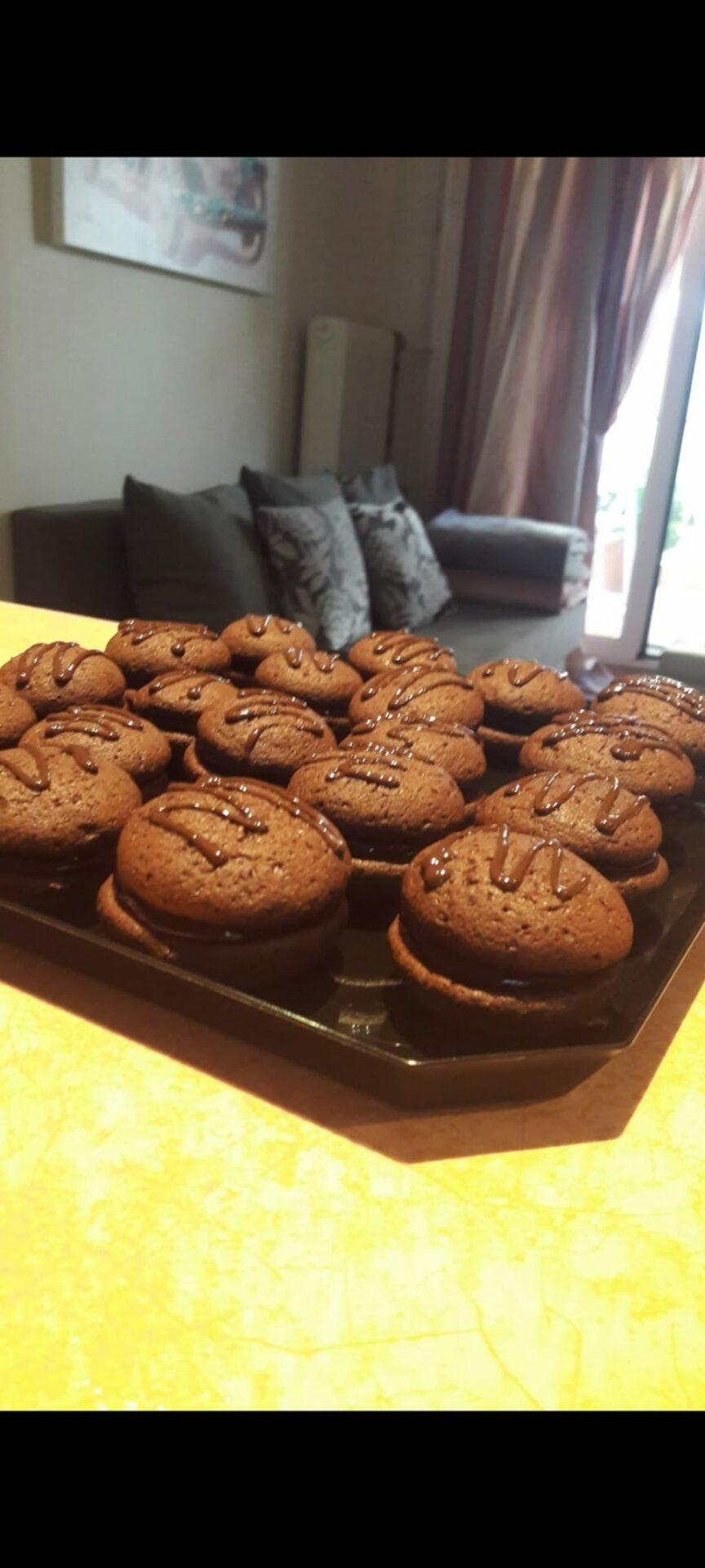 Σοκολατένια-γεμιστά μπισκότα-με βύσσινο-συνταγή- Σοκολατένια-γεμιστά μπισκότα-με βύσσινο-συνταγή-