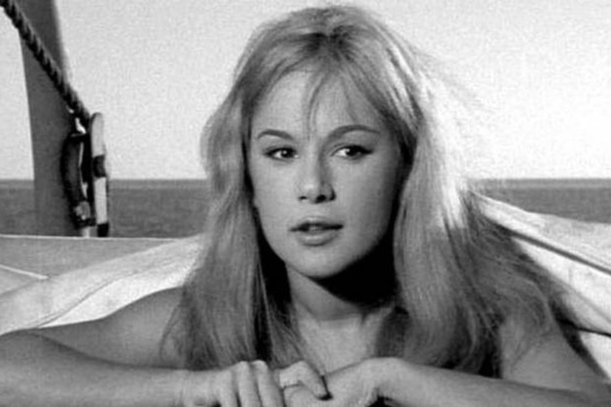 Αλίκη Βουγιουκλάκη: Στη δημοσιότητα η φωτογραφία της μέσα από το χειρουργείο