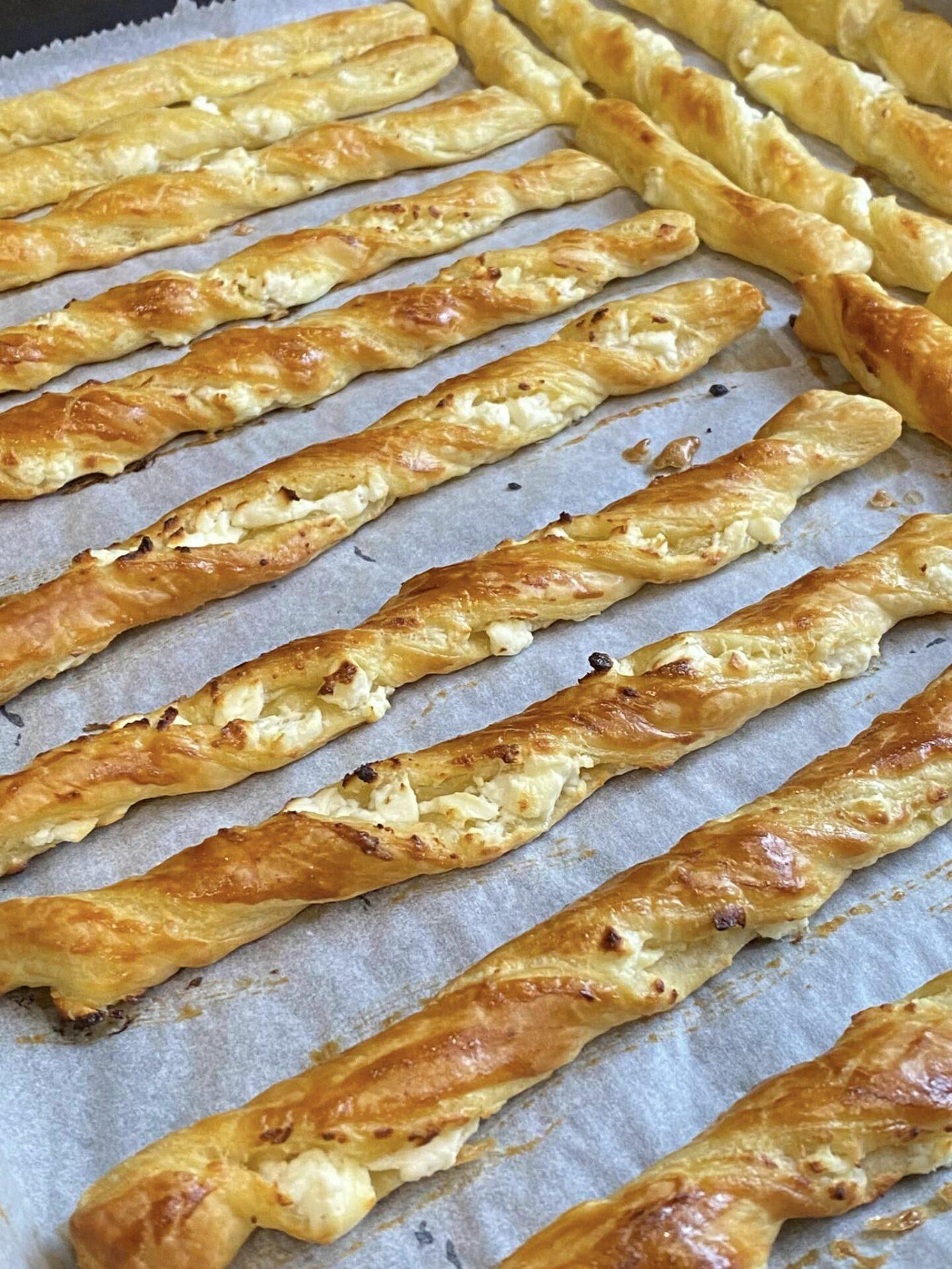 Σφολιατίνια-με-φέτα-και μέλι-συνταγή- Σφολιατίνια-με-φέτα-και μέλι-συνταγή-