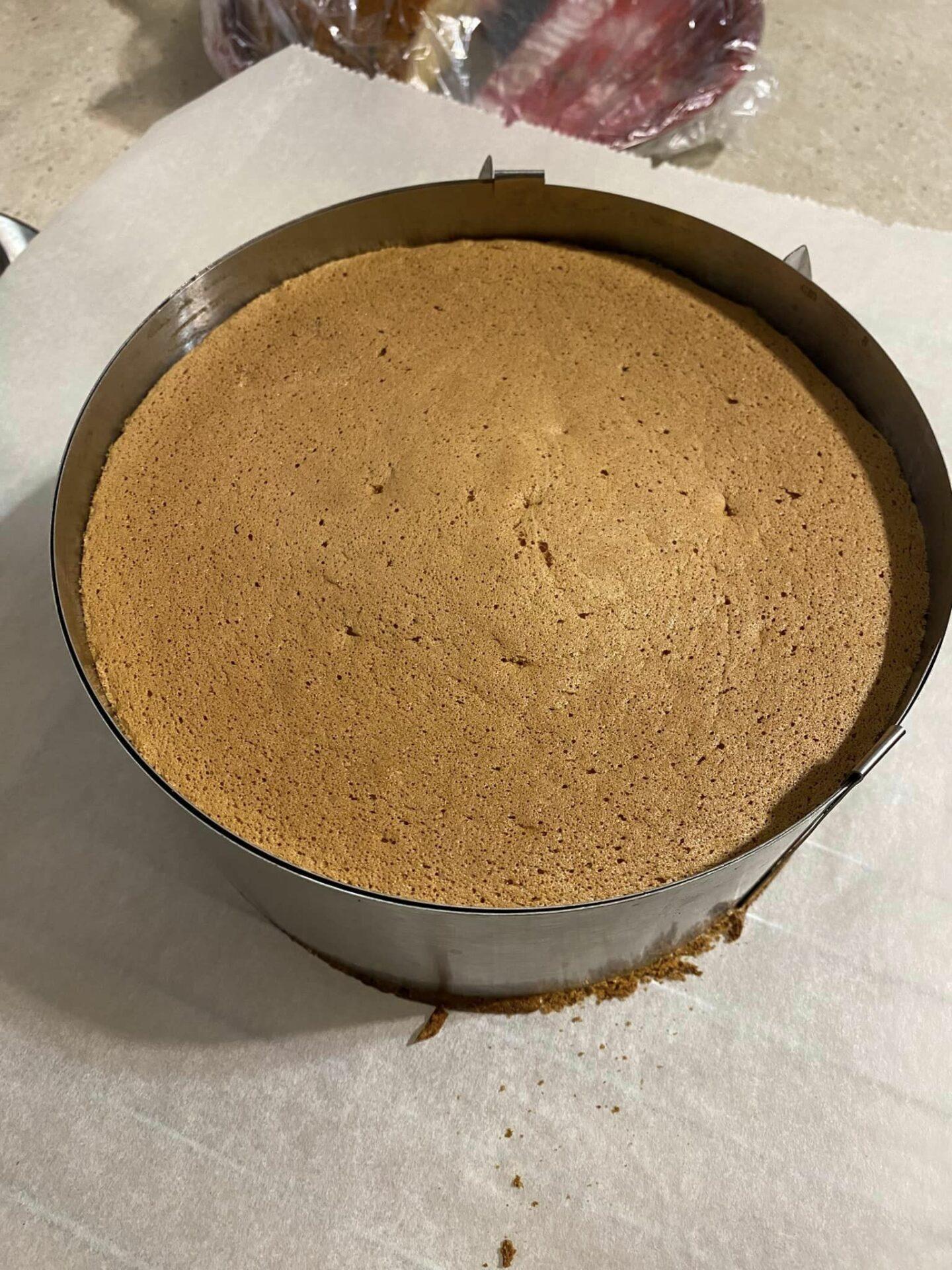 Τούρτα-καραμέλα-με-σπιτικό παντεσπάνι-συνταγή- Τούρτα-καραμέλα-με-σπιτικό παντεσπάνι-συνταγή-