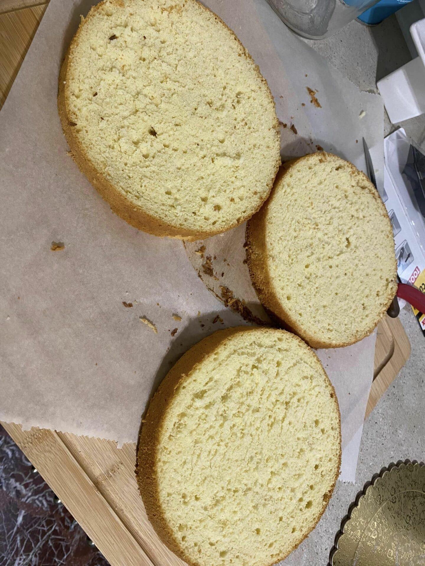 Τούρτα-καραμέλα-με-σπιτικό παντεσπάνι-συνταγή- Τούρτα-καραμέλα-με-σπιτικό παντεσπάνι-συνταγή-