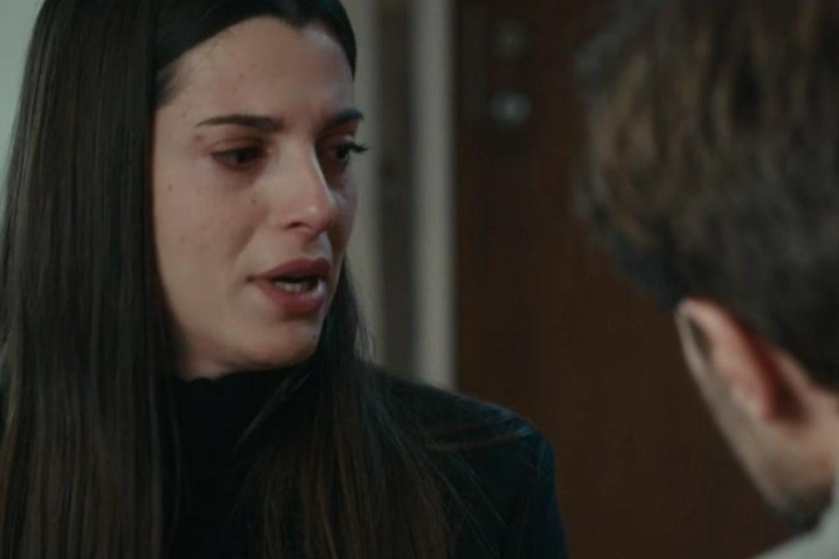 Η Γη της Ελιάς : Η Ισμήνη πιάνει στα πράσα Κωνσταντίνο και σοφια