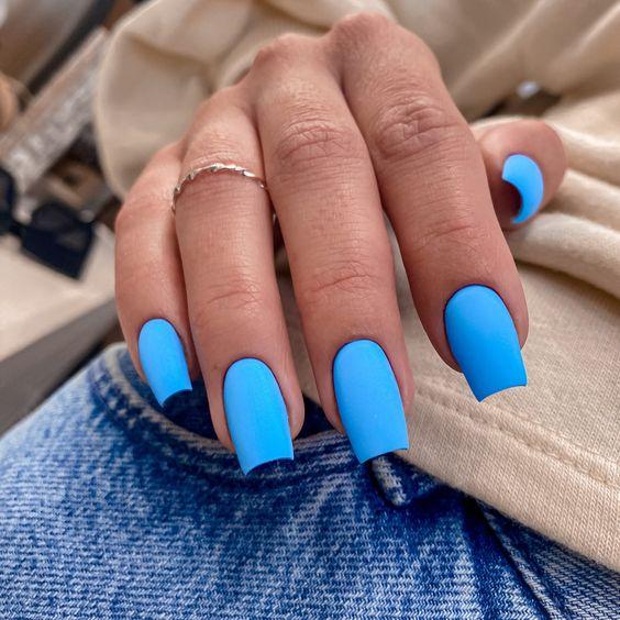 ιδέες-για-μπλε-νύχια-τάσεις-Καλοκαίρι 2024- ιδέες-για-μπλε-νύχια-τάσεις-Καλοκαίρι 2024-