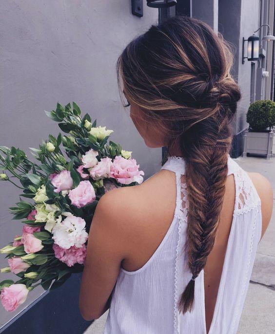 γυναικεία-χτενίσματα-για-κοντά-και-μακριά-μαλλιά-στις-καλοκαιρινές διακοπές-στο-νησί-