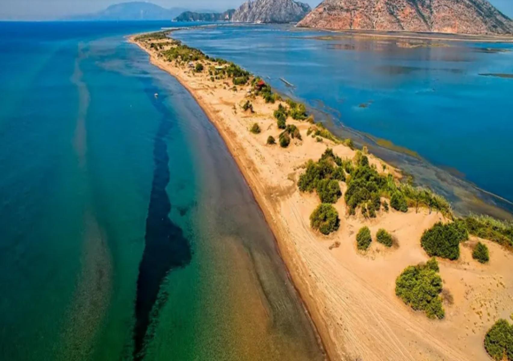 Λούρος: Η μεγαλύτερη αμμώδης παραλία στην Ελλάδα με τα κρυστάλλινα νερά