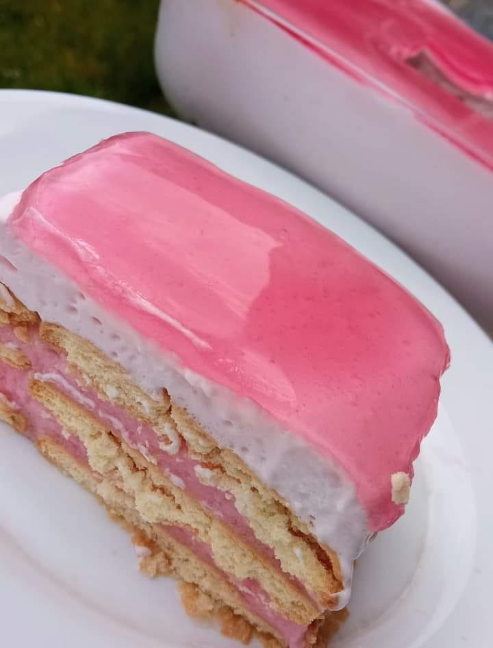 Καλοκαιρινό-μπισκοτόγλυκο-με κρέμα φράουλα-συνταγή- Καλοκαιρινό-μπισκοτόγλυκο-με κρέμα φράουλα-συνταγή-