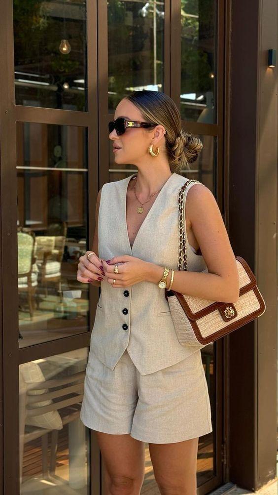 μπεζ-αμάνικο σακάκι-με-μπεζ σορτσάκι-ιδέες-