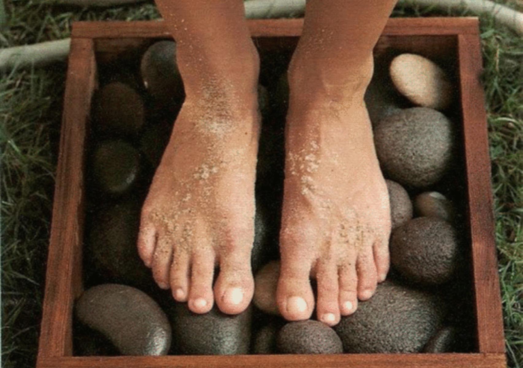 Κολλημένη άμμος στο πάτωμα του σπιτιού: Πως να την κρατήσετε μακριά από το σπίτι