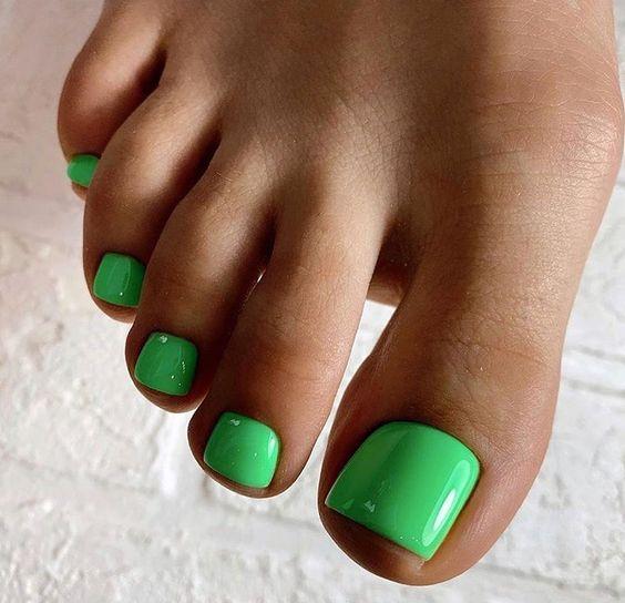 ιδέες-για-καλοκαιρινό πεντικιούρ-σε-πράσινο-Καλοκαίρι 2024-τάσεις-