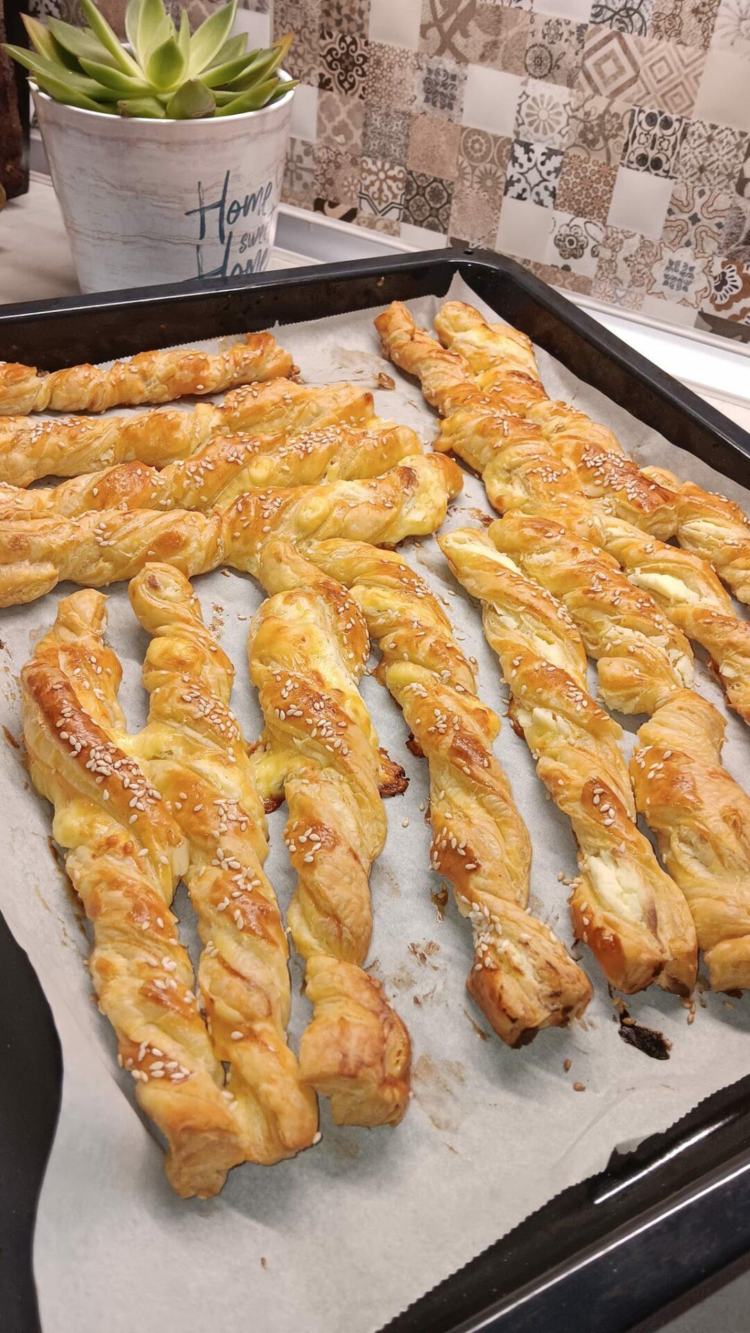 σφολιατίνια-με-4 υλικά-συνταγή- σφολιατίνια-με-4 υλικά-συνταγή-