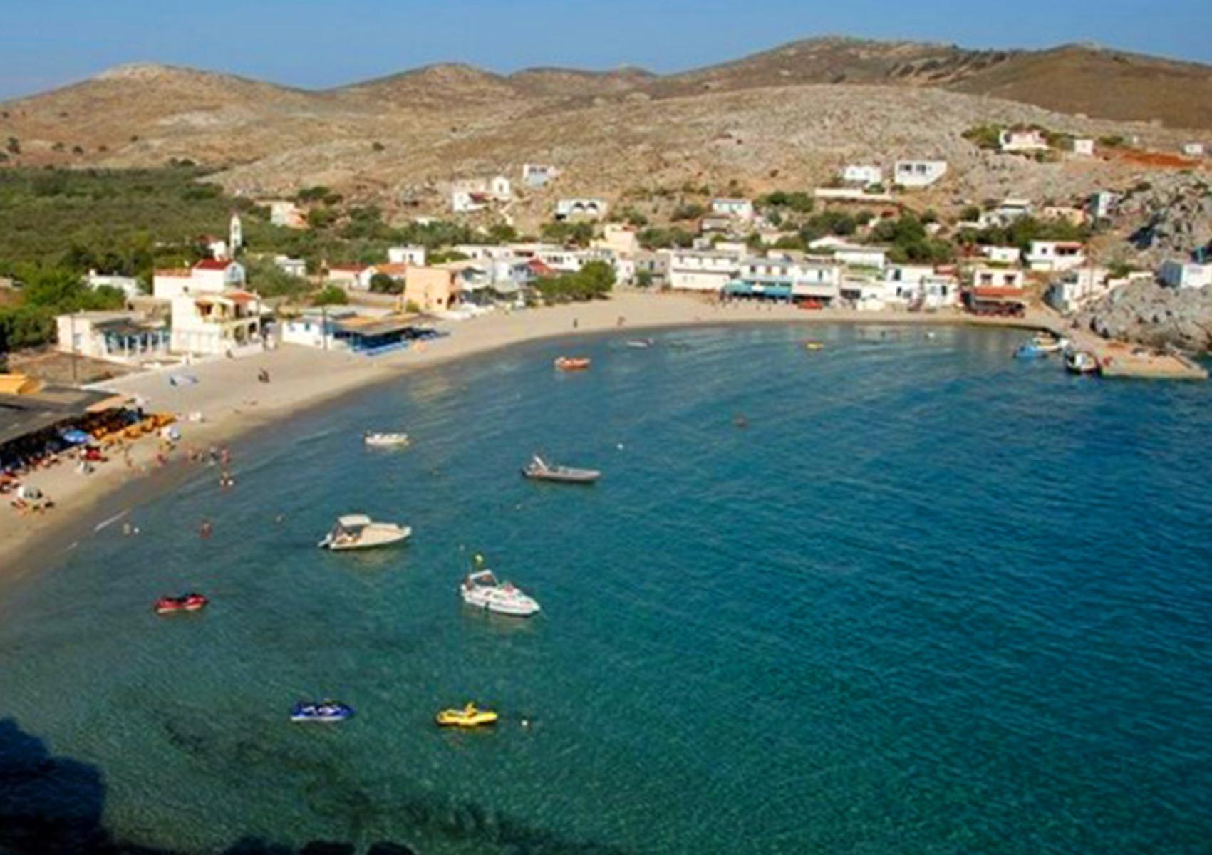 Ψέριμος: Ο ανέγγιχτος παράδεισος με τις δαντελωτές παραλίες – Ένας ιδανικό προορισμός για οικογενειακές διακοπές 