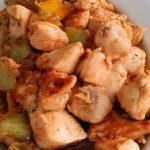 Τηγανιά-κοτόπουλο-με χρωματιστές πιπεριές-συνταγή-