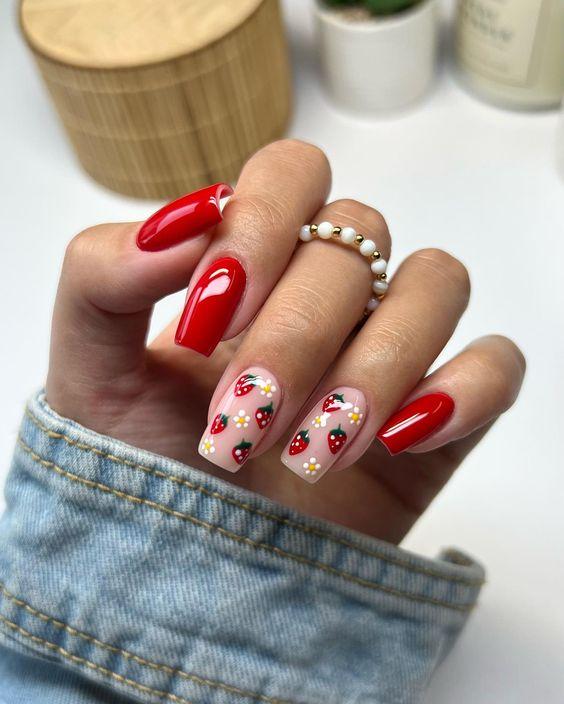 κόκκινα-νύχια-με-φράουλες-ιδέες-