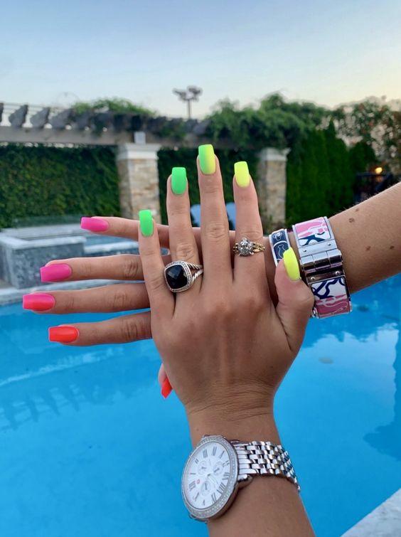 ιδέες-για-καλοκαιρινό μανικιούρ-Ιούλιος 2024-