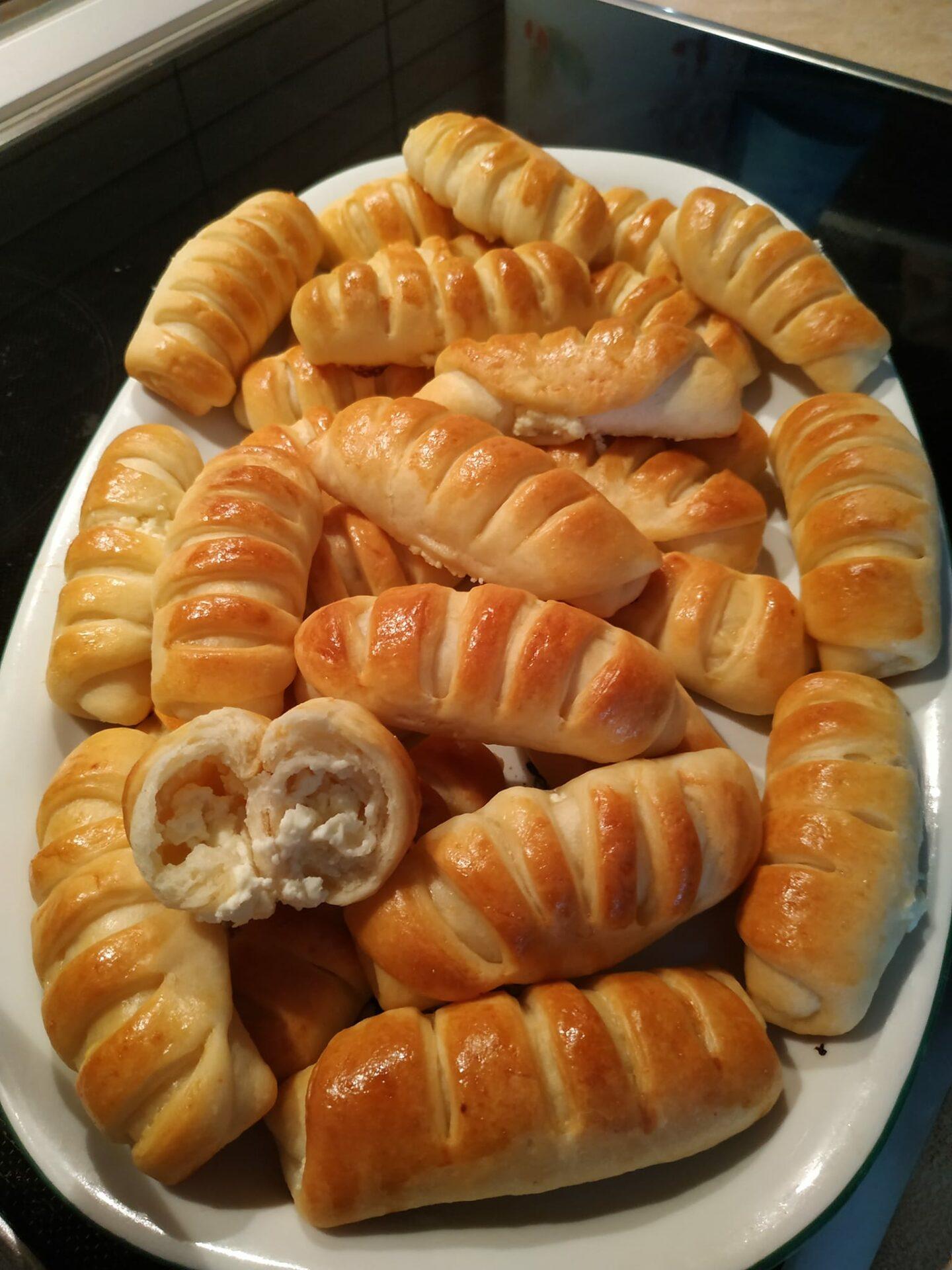 τυροπιτάκια-που-μένουν-μαλακά-για-μέρες-συνταγή-