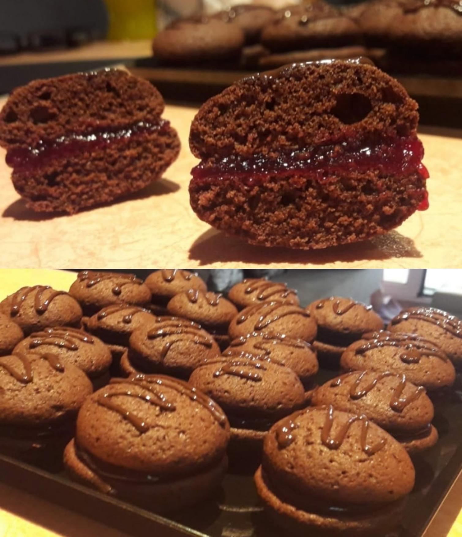 Σοκολατένια γεμιστά μπισκότα με βύσσινο