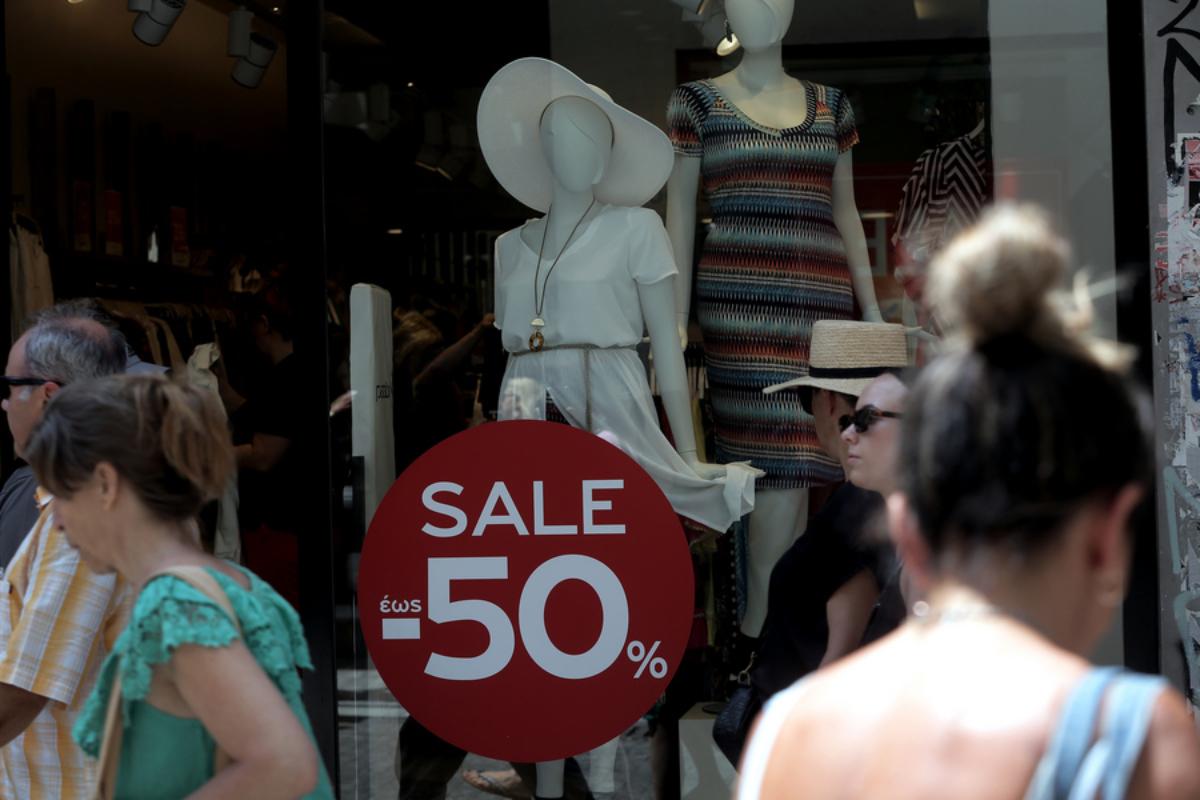 Καλοκαιρινές εκπτώσεις: Ξεκινά η αντίστροφη μέτρηση – Πότε ξεκινά και πότε τελειώνει