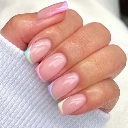 Ιδέες-για-παστέλ-αποχρώσεις-στα-νύχια-γαλλικό-μανικιούρ