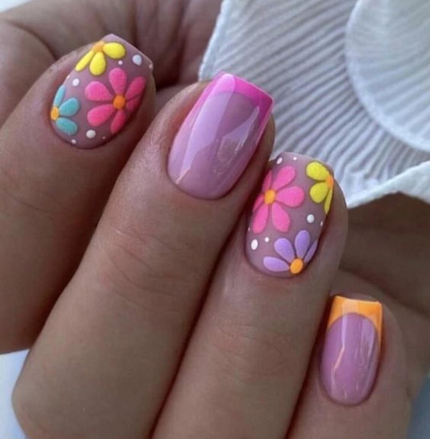 Ιδέες-για-παστέλ-αποχρώσεις-στα-νύχια-floral-σχέδια