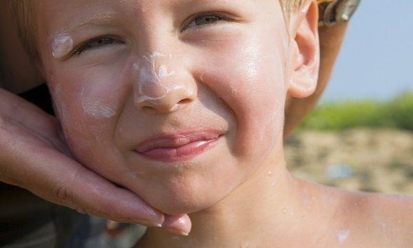 σπιτικό-σπρέι-για-το-έγκαυμα-από-τον-ήλιο-για-παιδιά-από-παιδίατρο- σπιτικό-σπρέι-για-το-έγκαυμα-από-τον-ήλιο-για-παιδιά-από-παιδίατρο-