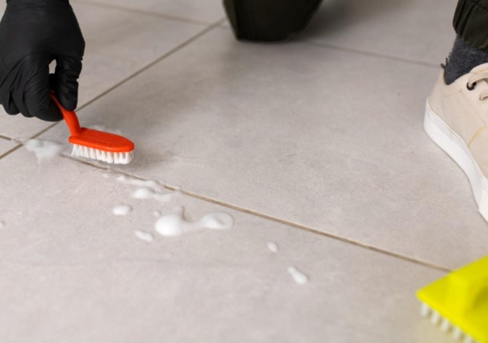 Μαυρίλα από μούχλα σάλτσες και λίπη στους αρμούς: Πως να τους κάνετε να αστράφτουν σύμφωνα με τους ειδικούς