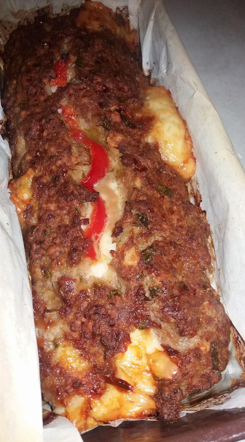 ρολό κιμά-γεμιστό-με-γκούντα-και-πιπεριές-συνταγή-