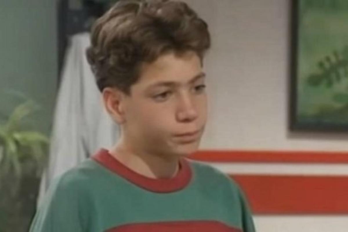 Ρετιρέ: Πώς είναι σήμερα o νεαρός λαχειοπώλης της θρυλικής σειράς;