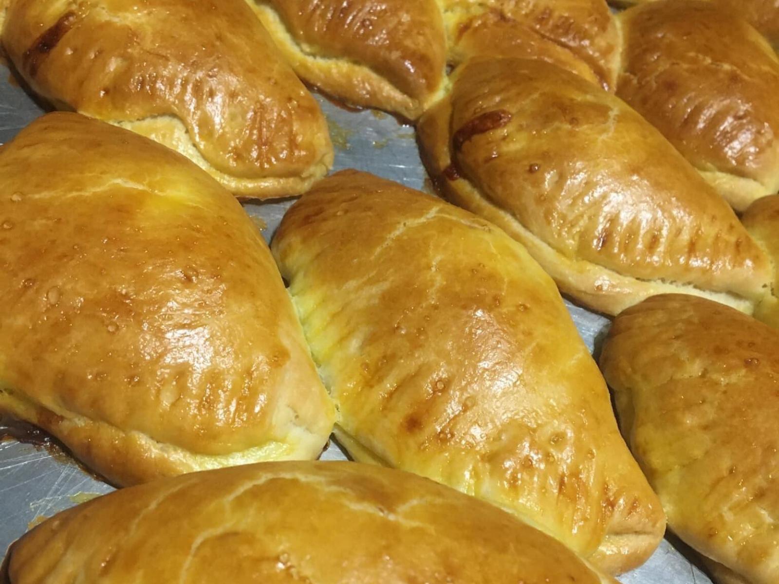 Τυροπιτάκια-με-γέμιση γιαουρτιού-συνταγή- Τυροπιτάκια-με-γέμιση γιαουρτιού-συνταγή-