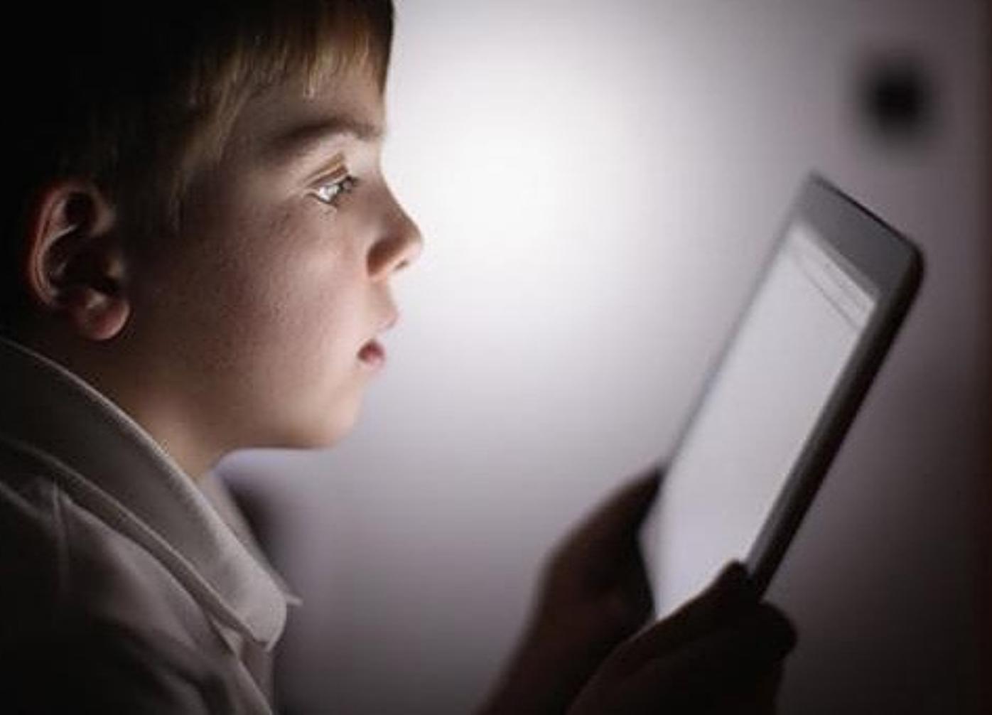 8-εύκολοι-τρόποι-να-κρατήσετε-το-παιδί-σας-μακριά-από-την-οθόνη 8-εύκολοι-τρόποι-να-κρατήσετε-το-παιδί-σας-μακριά-από-την-οθόνη