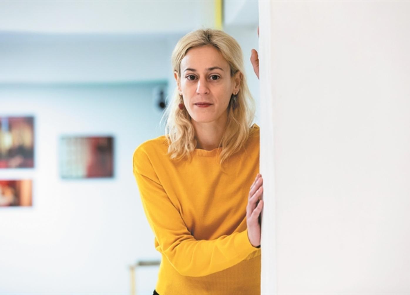 Να-με-λες-μαμά-Η-κακοποίηση-της-μάνας-περνά-στη-κόρη