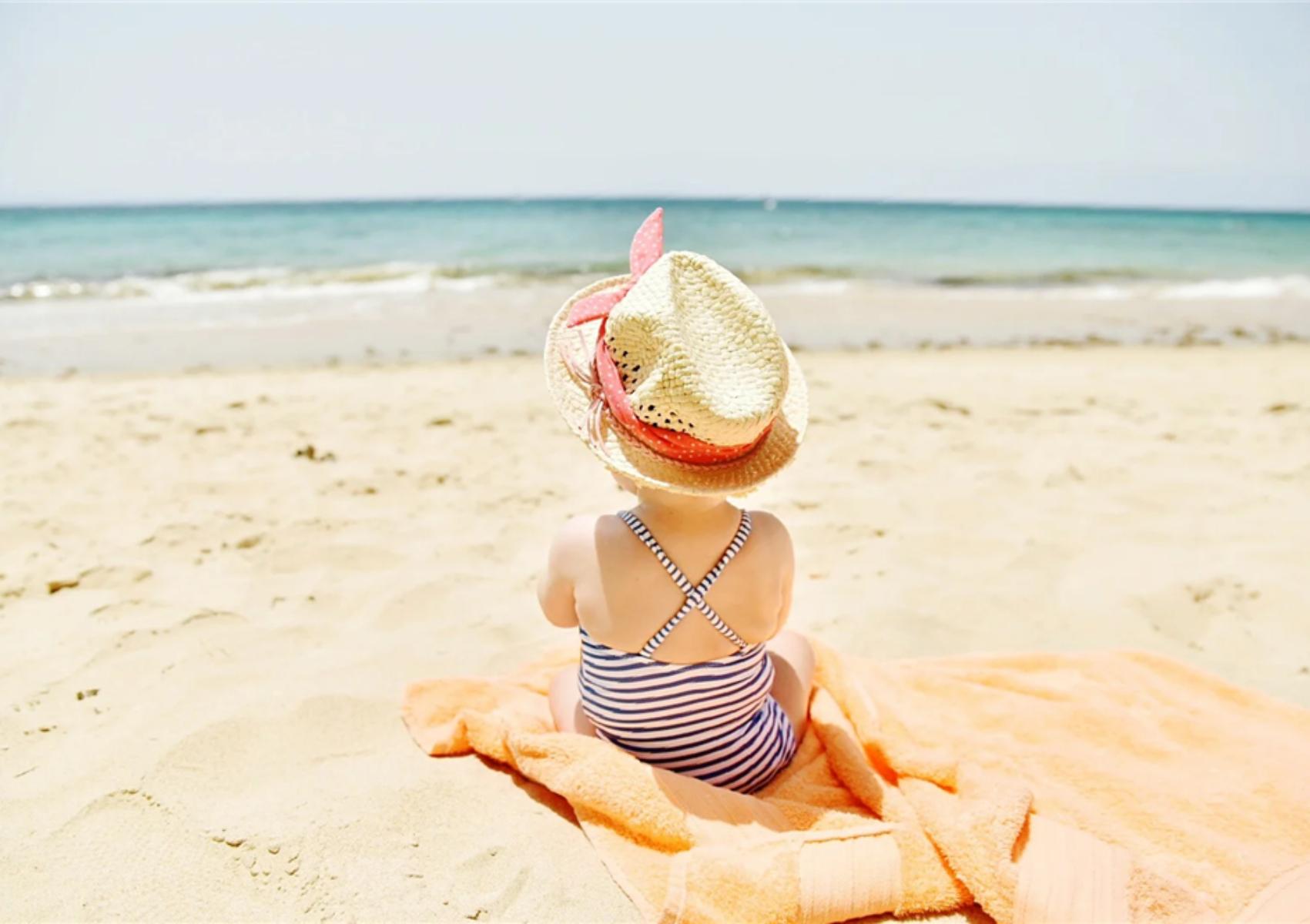 Ήλιος και μικρά παιδιά: Ποιοι οι κίνδυνοι και πως να τα προστατέψουμε