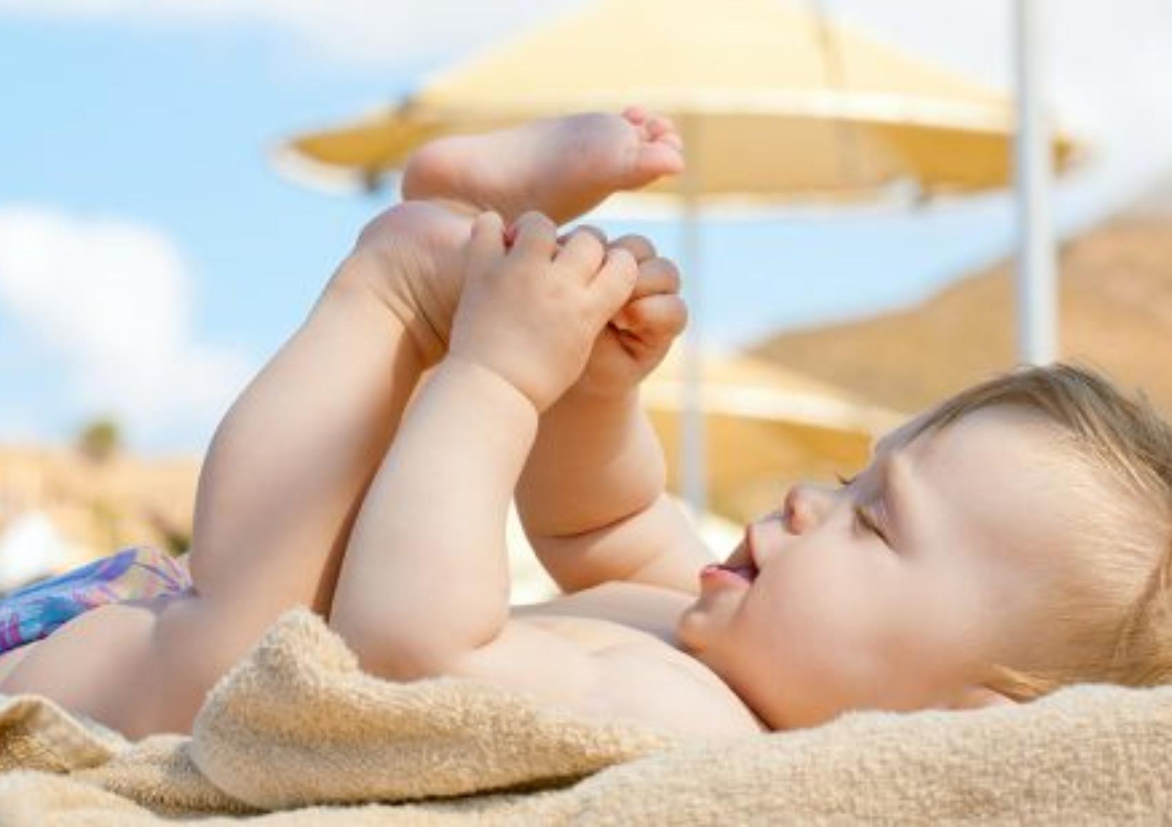 Ήλιος και μικρά παιδιά: Ποιοι οι κίνδυνοι και πως να τα προστατέψουμε