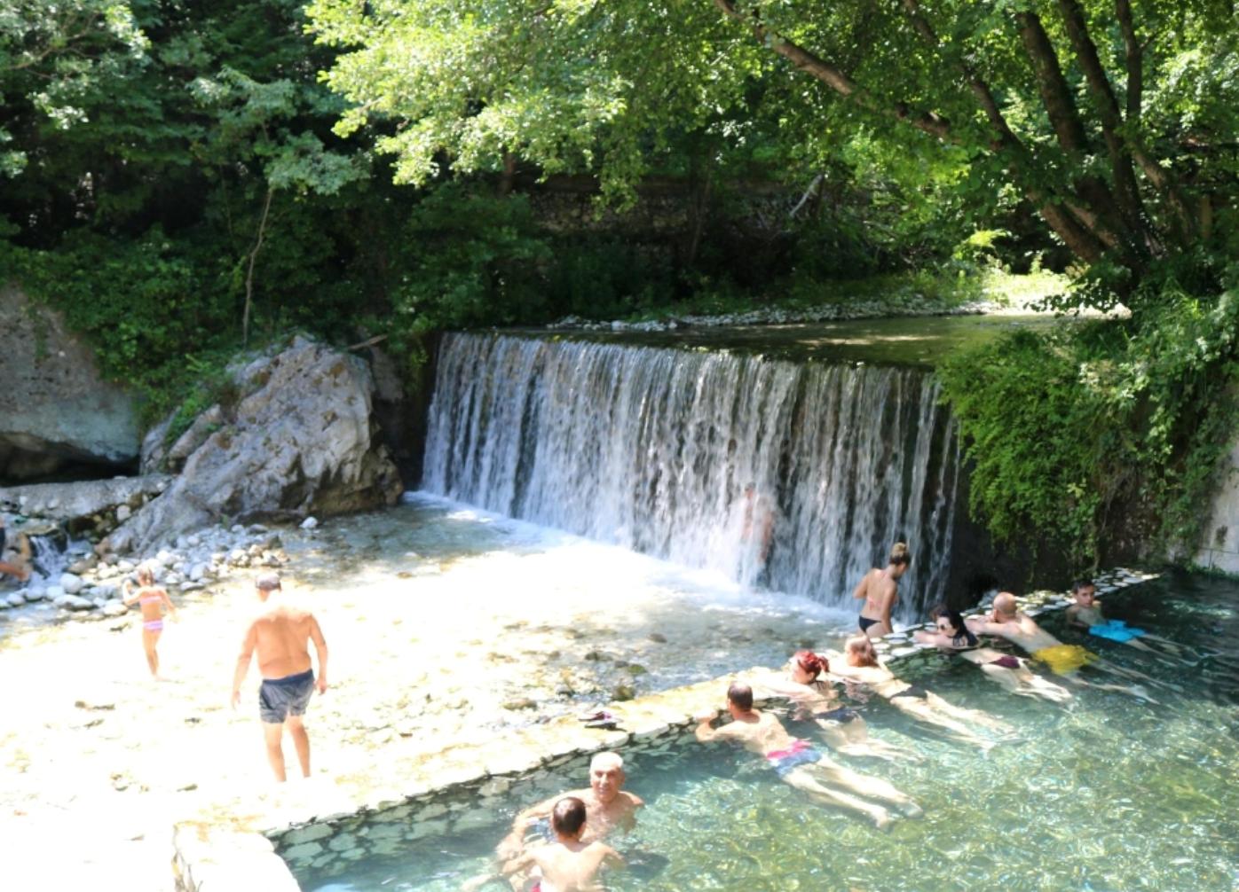 Καλοκαίρι-στα-Λουτρά-Πόζαρ-Κι-όμως-δεν-αποτελεί-αποκλειστικά-χειμωνιάτικο-προορισμό Καλοκαίρι-στα-Λουτρά-Πόζαρ-Κι-όμως-δεν-αποτελεί-αποκλειστικά-χειμωνιάτικο-προορισμό